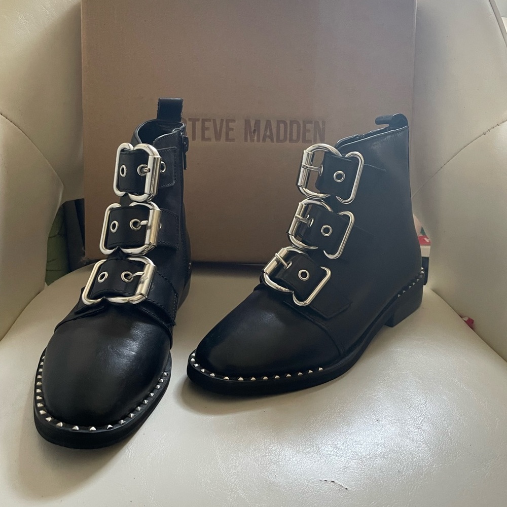 Steve Madden - studded buckled booties : black 7.5
